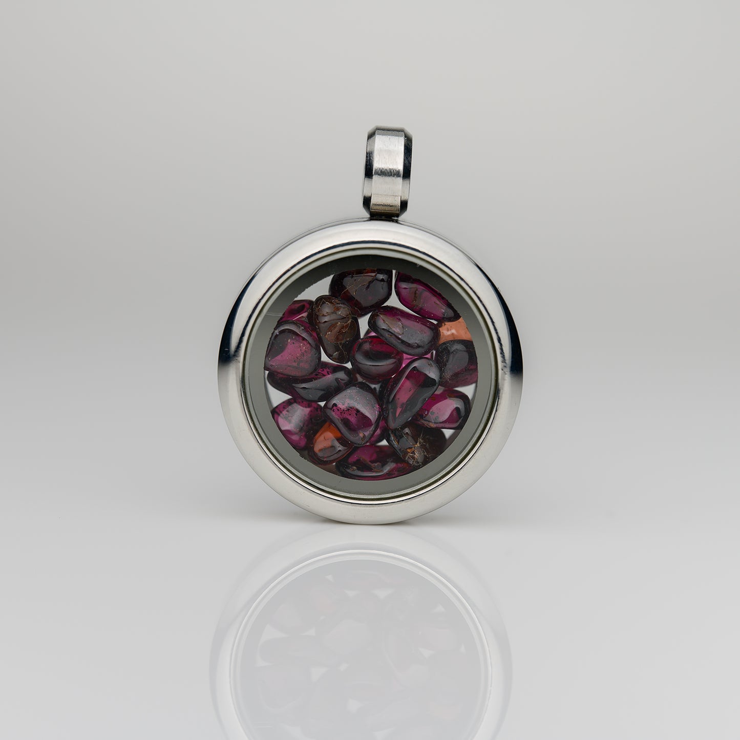 Glasmedaillon Almandin Granat getrommelt