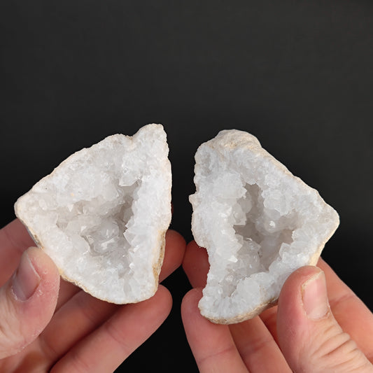 Verschiedene Quarz Geoden Paare