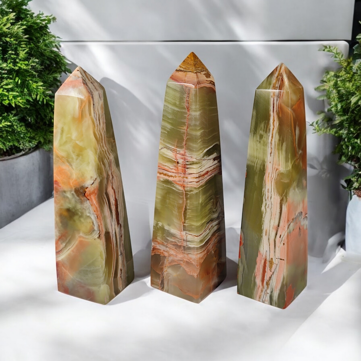 Mehrfarbiger Onyx Marmor Obelisk