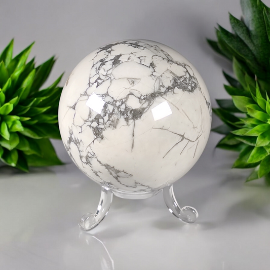 Magnesit Howlith Kugel 70mm Einzelstück