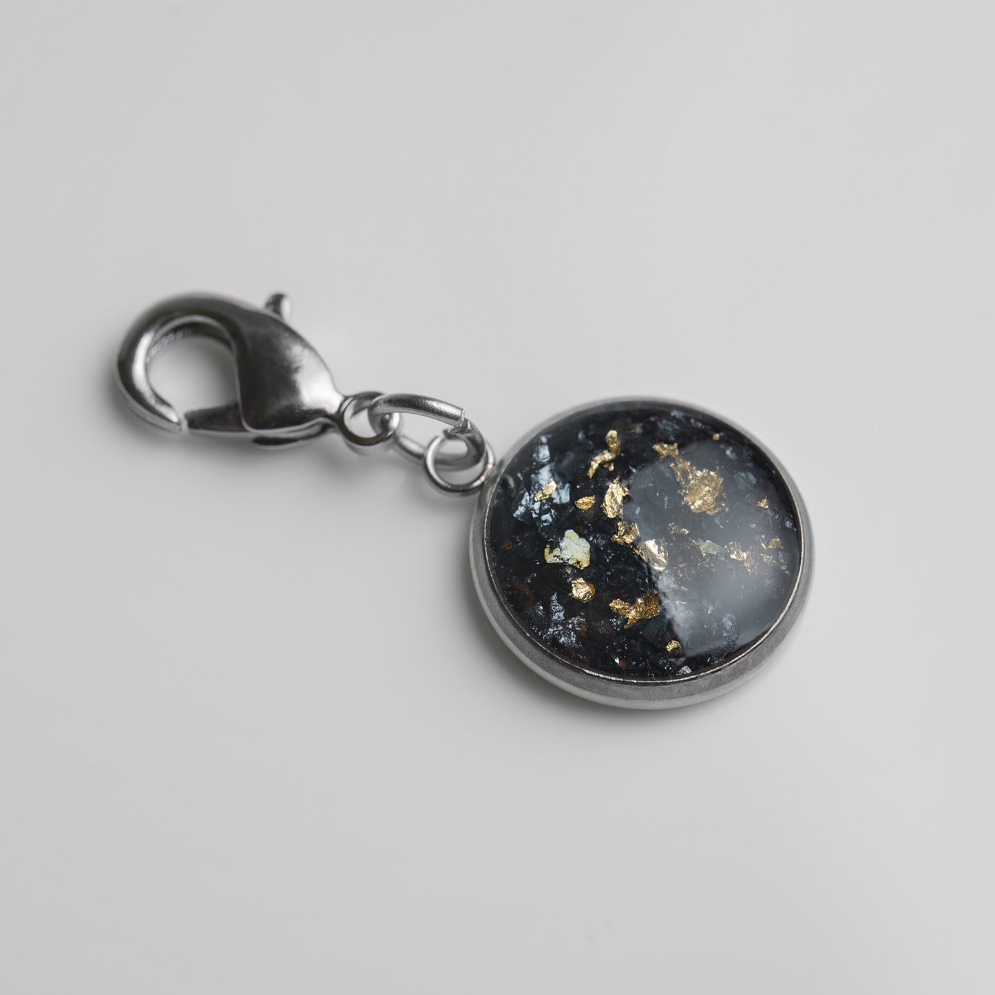 Elba Hämatit mit 24k Blattgold Charm Wechselanhänger