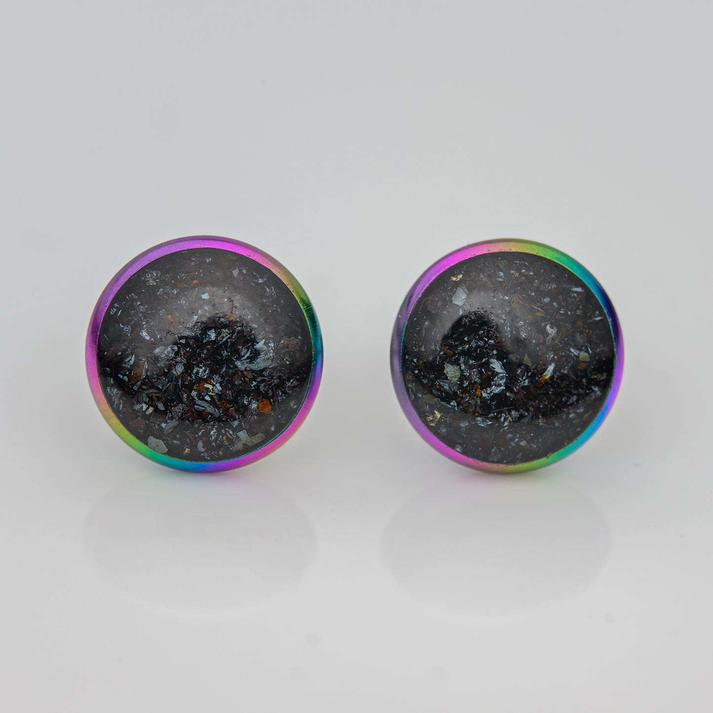 Elba Hämatit Ohrstecker 10mm Edelstahl bunt