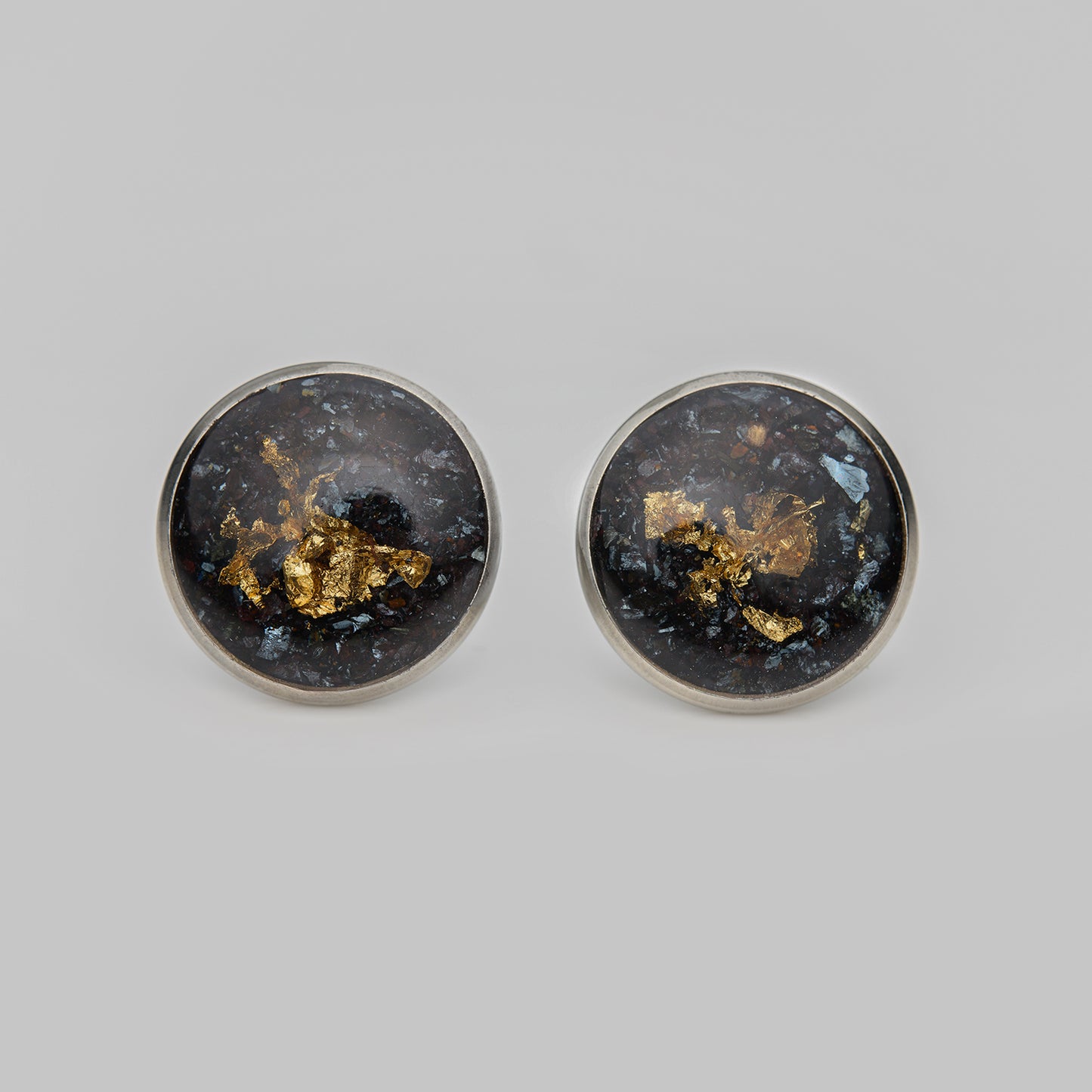 Elba Hämatit mit 24k Blattgold Ohrstecker 10 / 12 mm Edelstahl