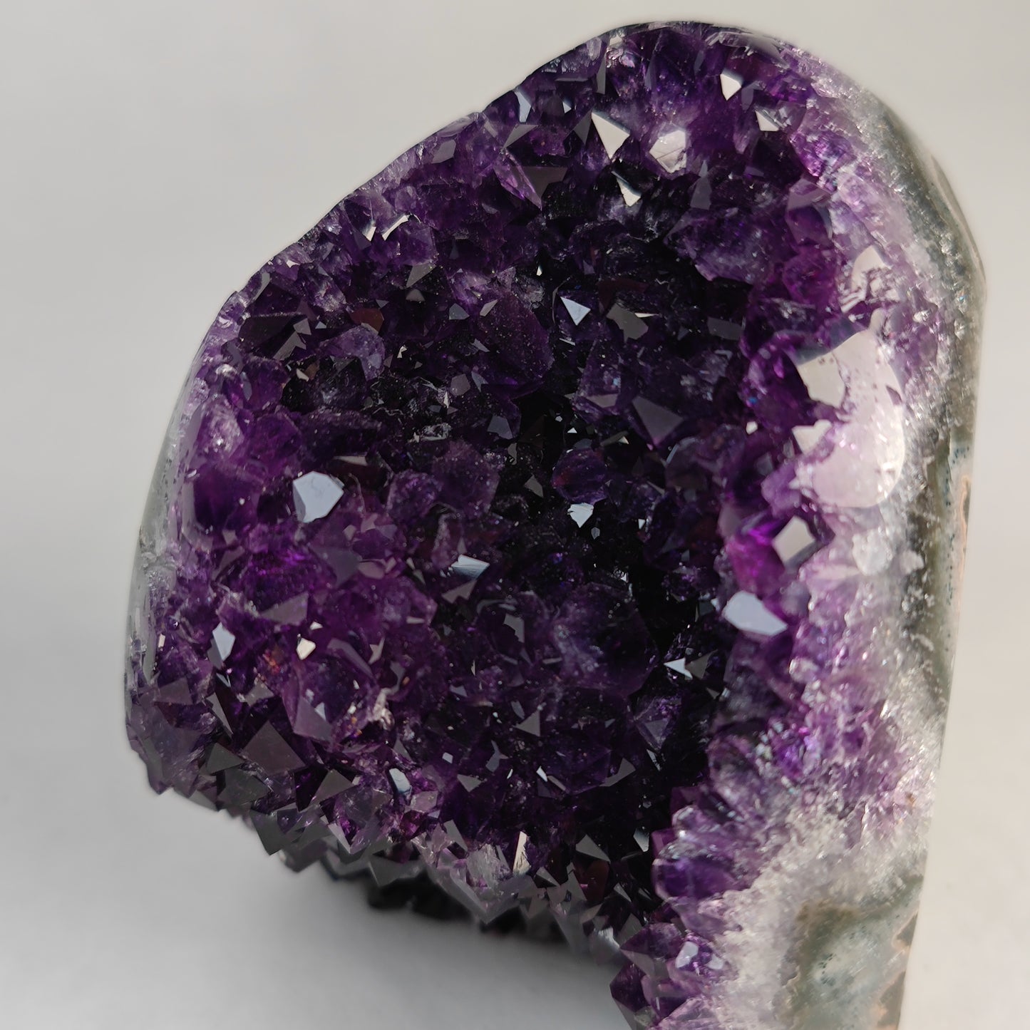 Amethyst mit Standfläche Uruguay AA Qualität