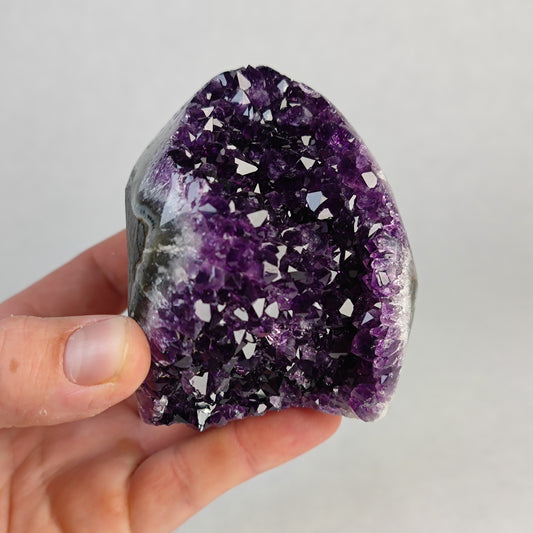 Amethyst mit Standfläche Uruguay AA Qualität