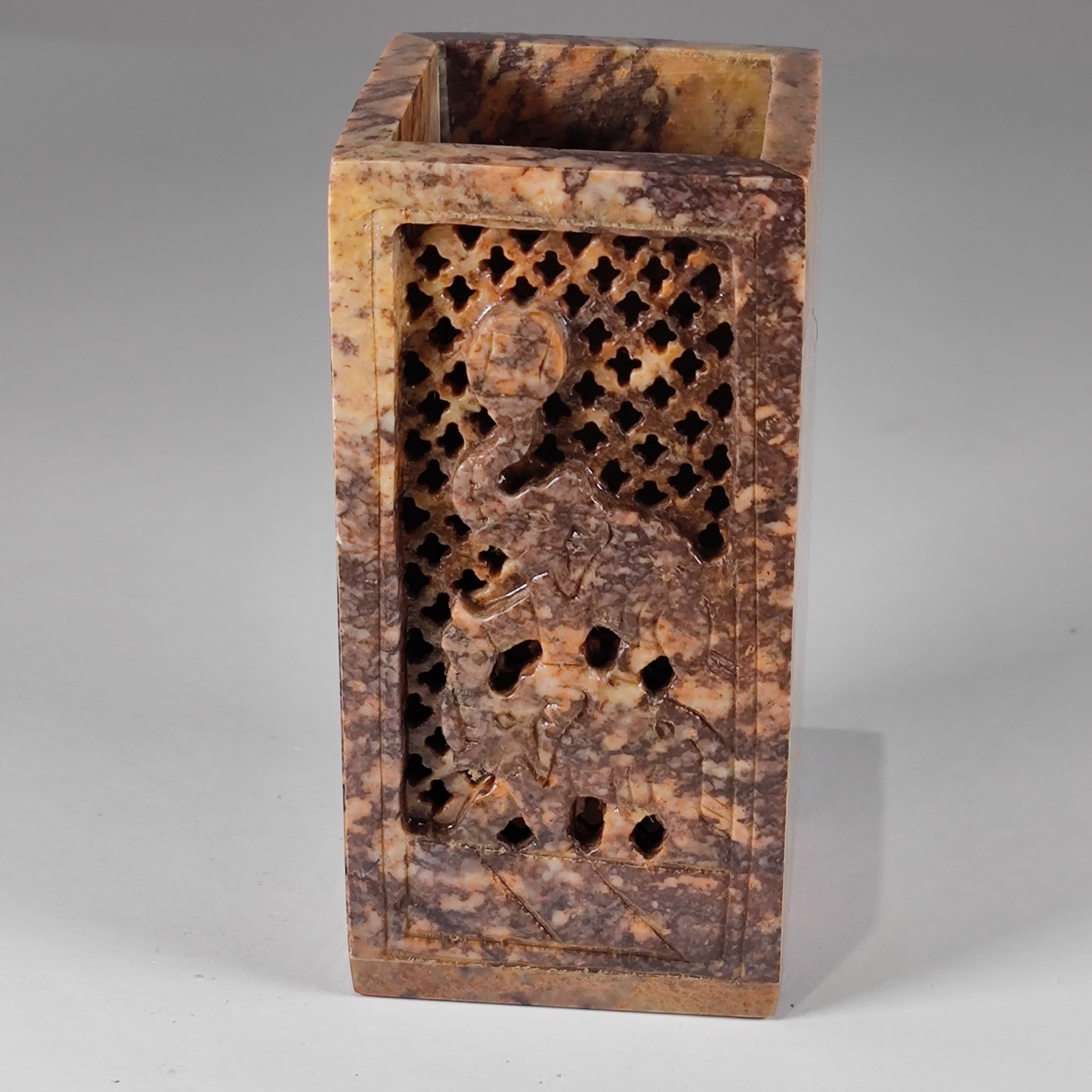 Speckstein Stifthalter